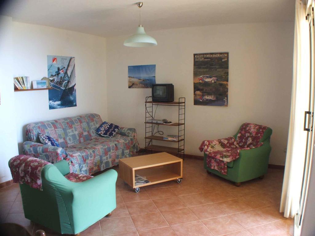 Appartamenti Salusai Trinità dʼAgultu Cameră foto